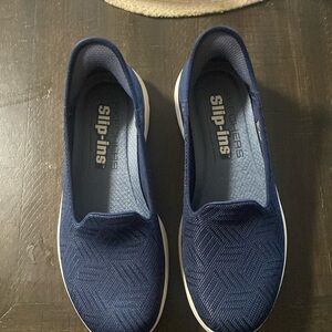 Sketchers slip one six 6